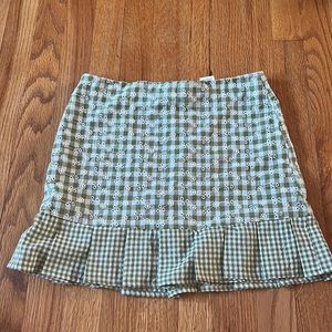 Kirious cute floral embroidery skirt, green and white. XS
